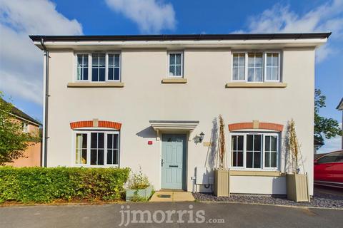 4 bedroom detached house for sale, Redstone Court, Narberth