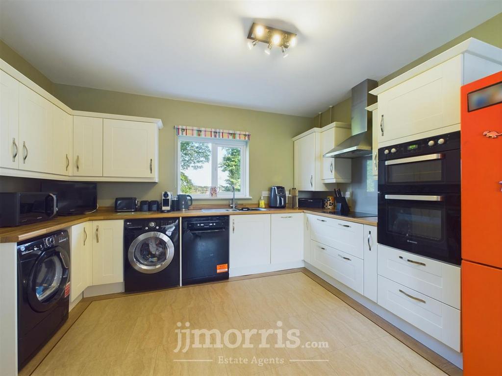 CAM01583 G0-PR0172-STILL008.jpg