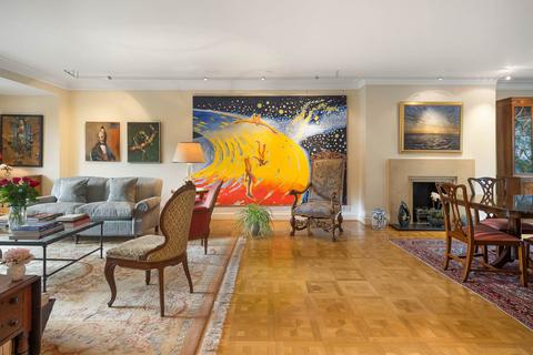 22 Victoria Road, London, W8 5RG