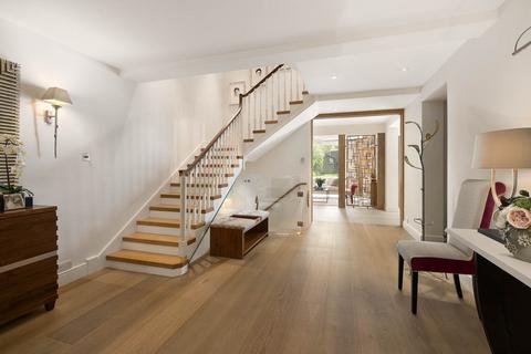 22 Victoria Road, London, W8 5RG