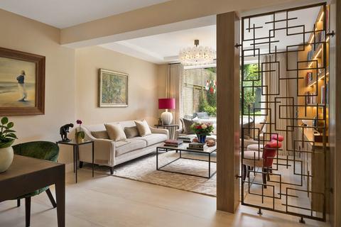 22 Victoria Road, London, W8 5RG