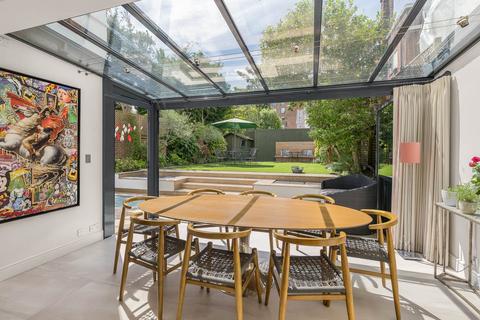 22 Victoria Road, London, W8 5RG