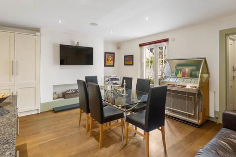 3 Campden Grove, London, W8 4JG