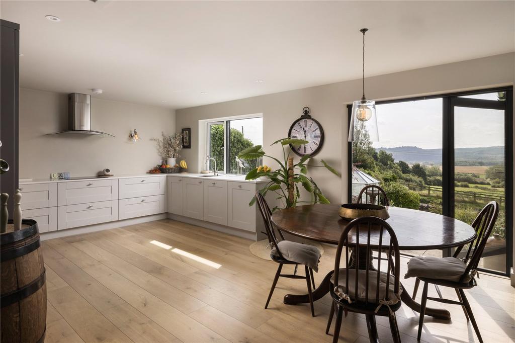 Kitchen/ Dining Area