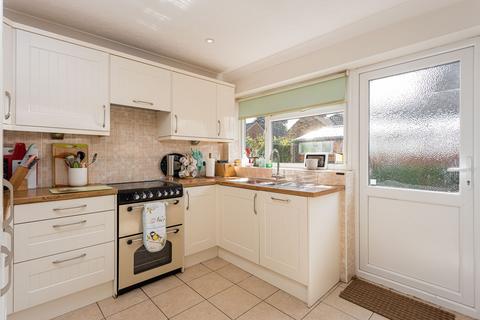 2 bedroom semi-detached bungalow for sale, Wolverton Gardens, Horley RH6