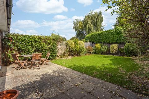 2 bedroom semi-detached bungalow for sale, Wolverton Gardens, Horley RH6