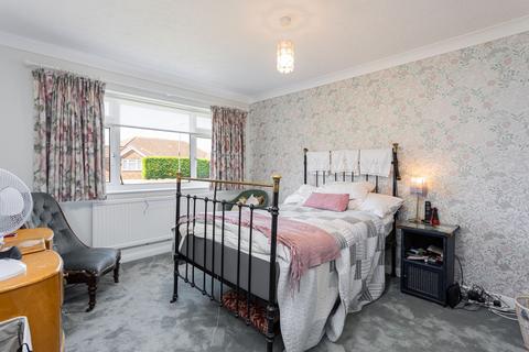 61 Wolverton Gardens, Horley, RH6 7LZ