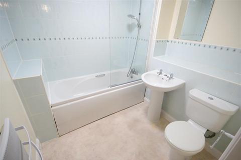 1 bedroom apartment to rent, Riverside Drive, Anchor Quay
