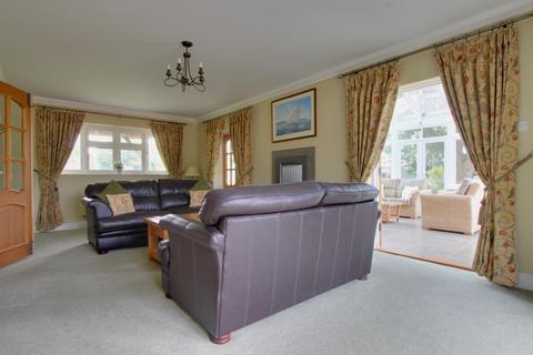 5 bedroom detached house to rent, Bunns Lane, Denmead, Waterlooville