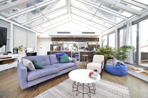 2 bedroom penthouse for sale, The Oxygen, 18 Western Gateway, London, E16