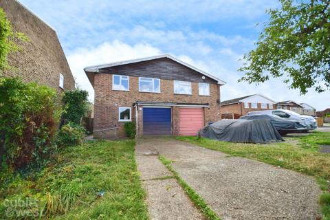 3 bedroom semi-detached house to rent, Orchard Rise Croydon CR0