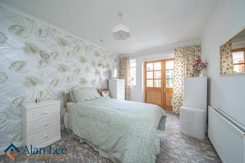 68 Amberley Road, Macclesfield, SK11 8LX