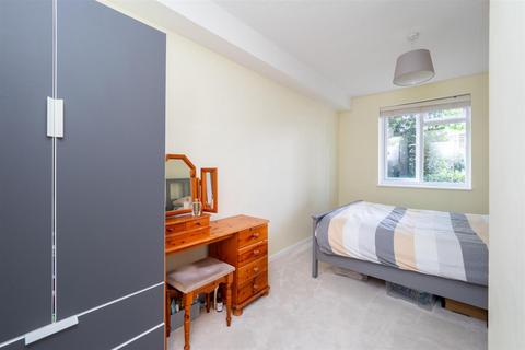 1 bedroom apartment for sale, Benhill Wood Road, Sutton