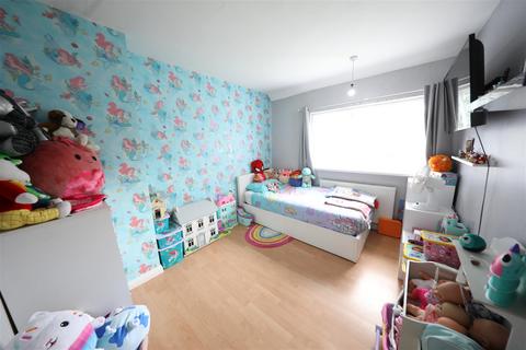 172 5th Avenue, Hull, HU6 8EA