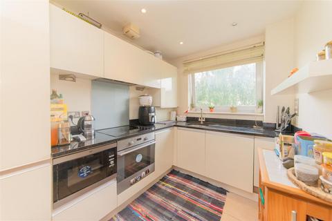 1 bedroom flat for sale, Peacock Close, Mill Hill