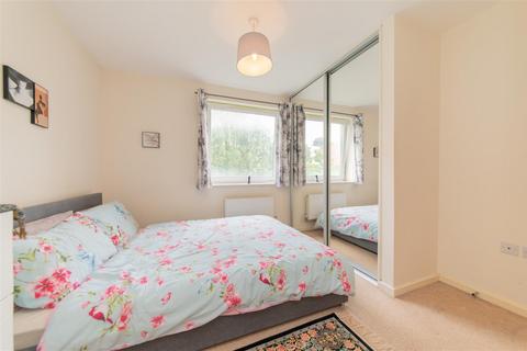 1 bedroom flat for sale, Peacock Close, Mill Hill