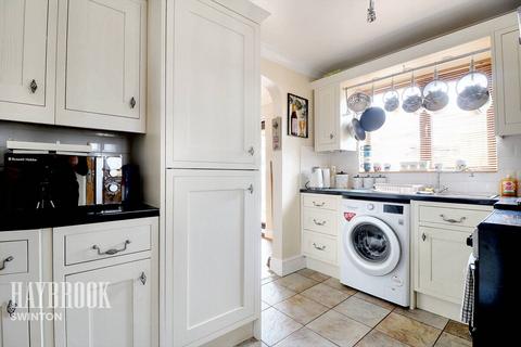 18 Cherry Grove, Conisbrough, Doncaster, DN12 2JY