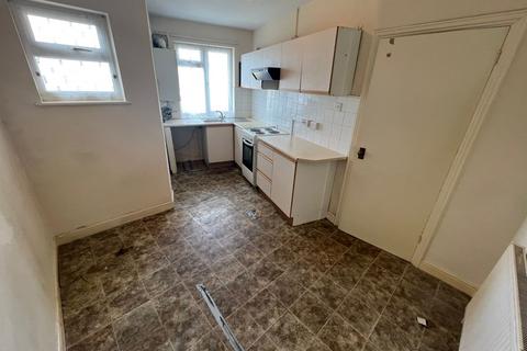 2 bedroom flat to rent, Crosslands Avenue, Southall, UB2