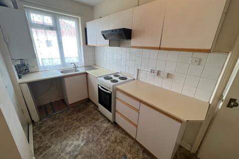 2 bedroom flat to rent, Crosslands Avenue, Southall, UB2