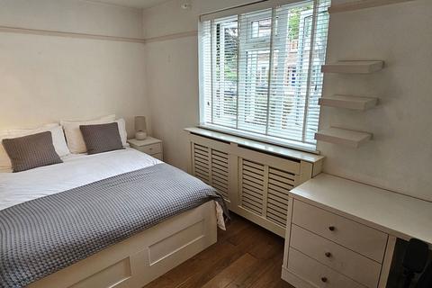 2 bedroom flat for sale, St. Albans Avenue, London, W4 5JT