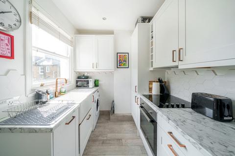 2 bedroom apartment for sale, Kemerton Road, London