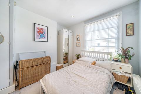 2 bedroom apartment for sale, Kemerton Road, London