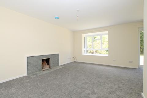 3 bedroom detached house to rent, Milton Mount Avenue, Crawley, West Sussex. RH10 3DP