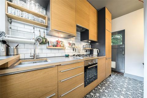 69d Tressillian Road, London, SE4 1YA