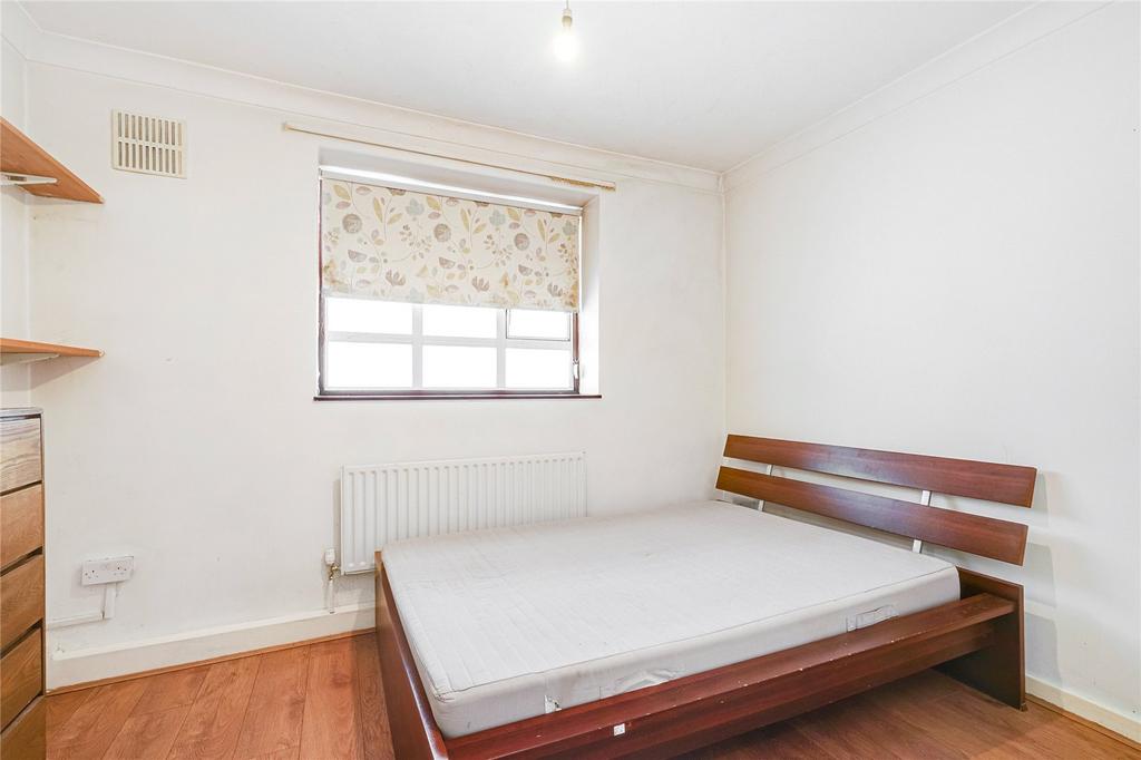 Tendring House, London SW2 4 bed apartment to rent £3,700 pcm (£854 pw)