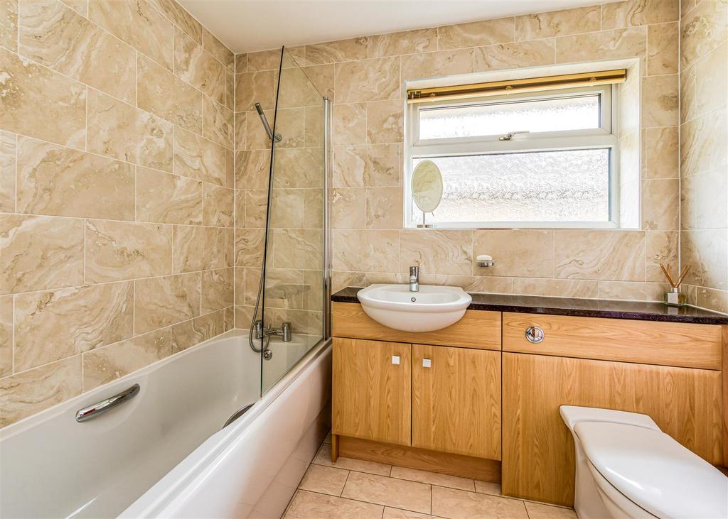 4 Ashfield Road Bathroom.jpg