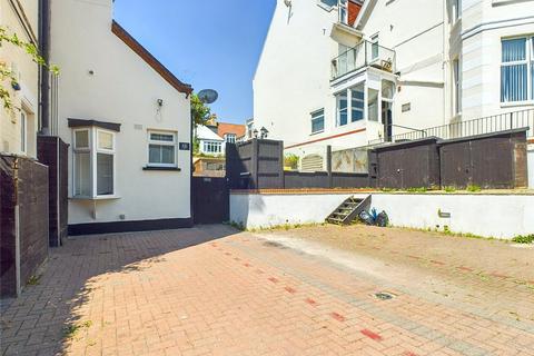 3 bedroom apartment for sale, Grosvenor Court, The Leas, Westcliff-on-Sea, Essex, SS0