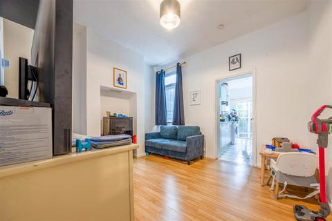 3 bedroom end of terrace house for sale, NORTH ROAD, Westcliff-On-Sea