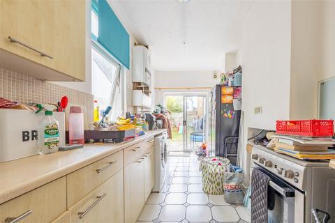 3 bedroom end of terrace house for sale, NORTH ROAD, Westcliff-On-Sea