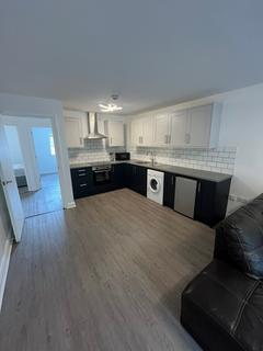 2 bedroom flat to rent, Denmark Road, M15 6AZ