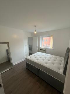 2 bedroom flat to rent, Denmark Road, M15 6AZ