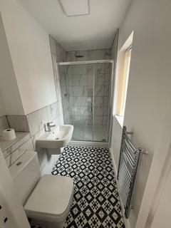 2 bedroom flat to rent, Denmark Road, M15 6AZ