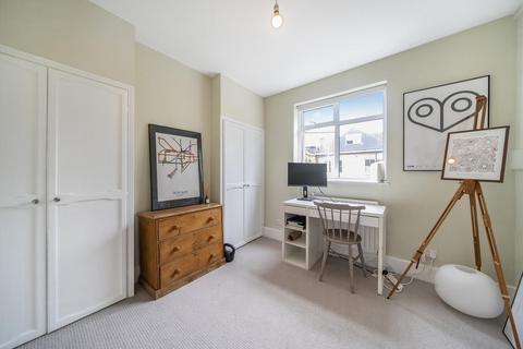16 Robson Road, London, SE27 9LA