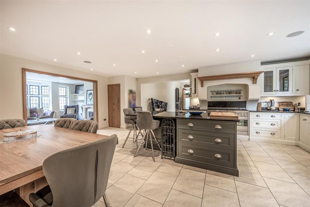 Kitchen/Breakfast Room