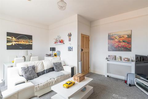 2 bedroom flat for sale, East View, Wideopen, Newcastle Upon Tyne