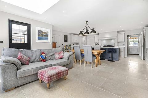 5 bedroom detached house for sale, Station Road, Launton