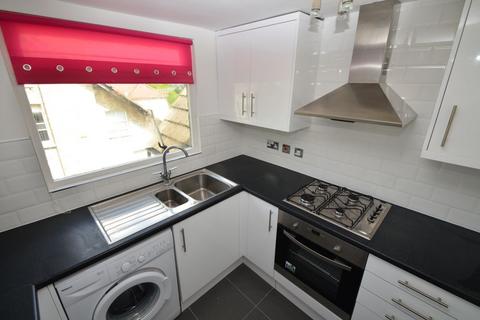 2 bedroom flat to rent, Hamlet Road, Crystal Palace SE19