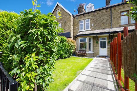 5 bedroom terraced house to rent, Bradford Road, Shipley, BD18 3TP