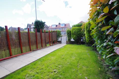 5 bedroom terraced house to rent, Bradford Road, Shipley, BD18 3TP