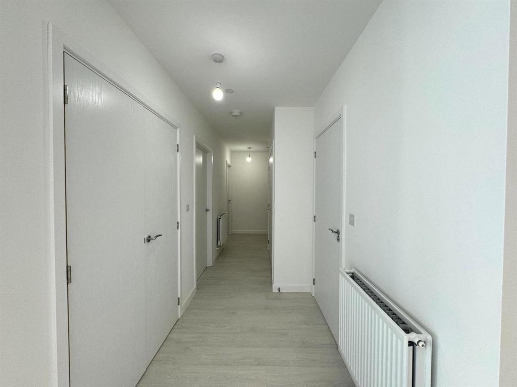 Hallway pic 2.jpeg