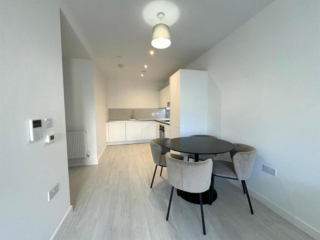Dining area pic 3.jpeg