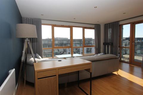 2 bedroom flat to rent, Crozier House, Leeds Dock