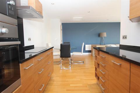 2 bedroom flat to rent, Crozier House, Leeds Dock