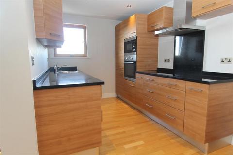 2 bedroom flat to rent, Crozier House, Leeds Dock