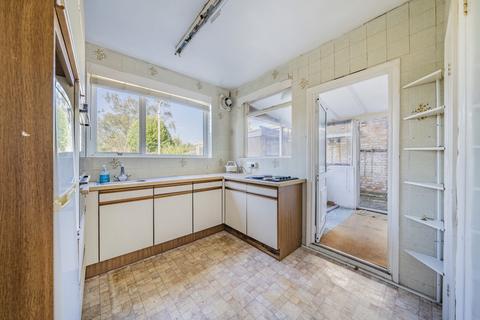 39 Eltham Palace Road, London, SE9 5LU