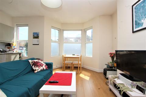 2 bedroom apartment to rent, Westbury Avenue, London, N22